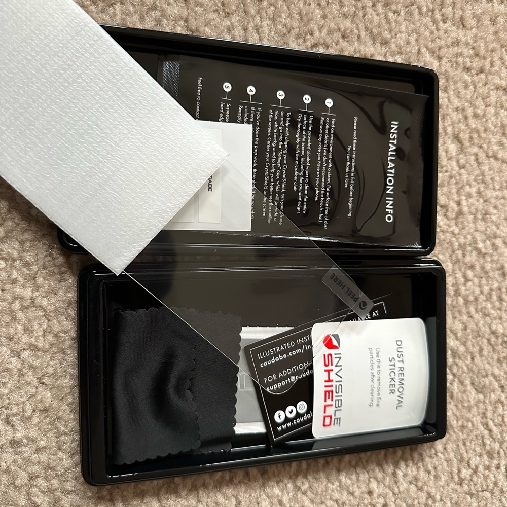 2 phone cases and 1 glass screen protector (for iPhone 12/12 pro) - Picture 9 of 10